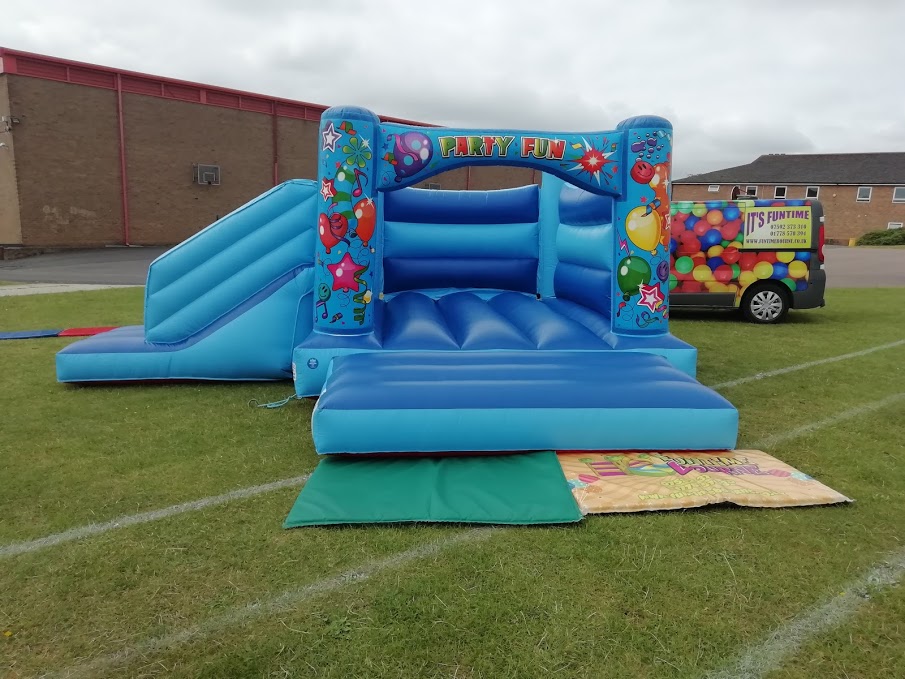 Beetee Barnsley Bouncy Castle