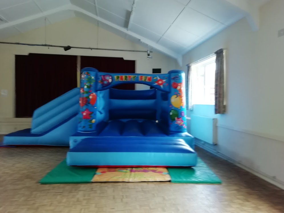 Low height bounce and slide bouncy castle